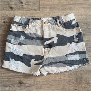 EASEL High-Rise Button-Fly Green/Grey Camo Print Denim Shorts Size Large